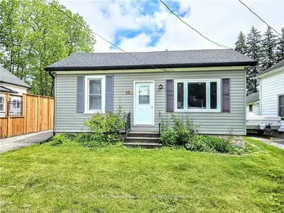 Detached in Central Huron