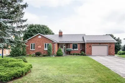 Detached in Huron East