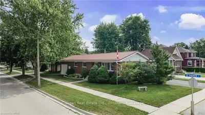 Detached in West Perth