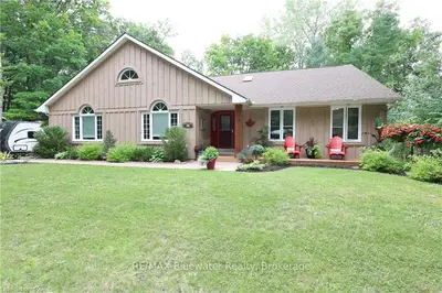 9887 Wilbert Street, Lambton Shores, On N0m 1t0