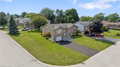 Detached in North Huron