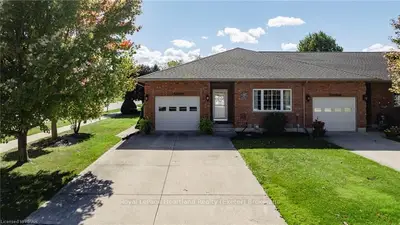 Att/Row/Townhouse in South Huron