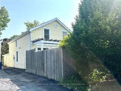 Detached in Stratford