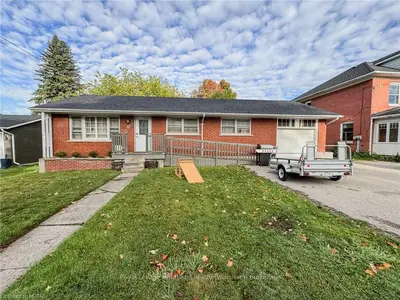 Detached in North Huron