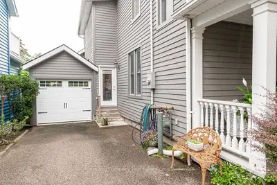 Detached in Stratford