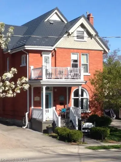 Condo Townhouse in Stratford