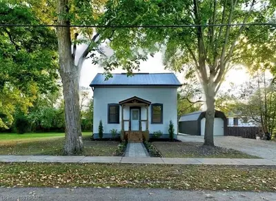 Detached in North Huron
