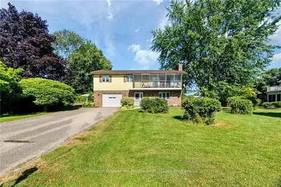 Detached in Central Huron
