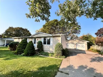 Detached in Goderich