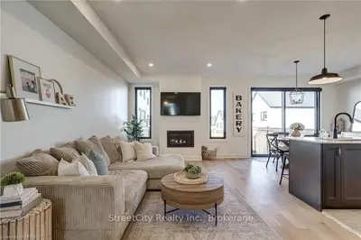 Att/Row/Townhouse in London South