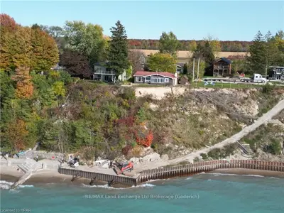 Detached in Bluewater