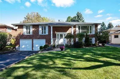 14 Murray Hill Road, Stratford, On N5a 7j8