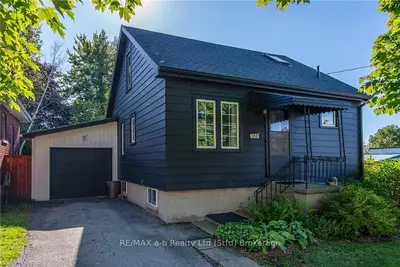 Detached in Stratford