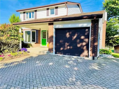 Detached in Stratford