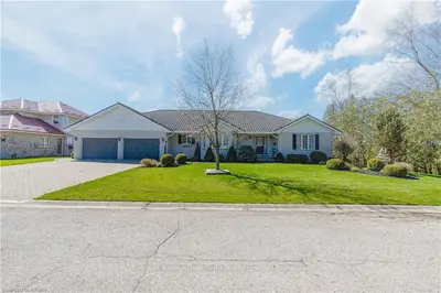 41 Abbey Lane, South Huron, On N0m 1s1