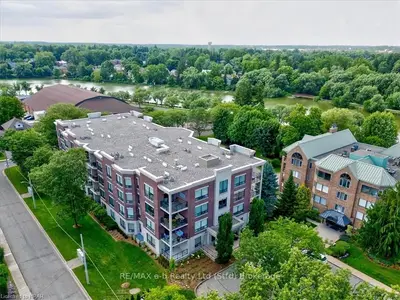 Condo Apartment in Stratford