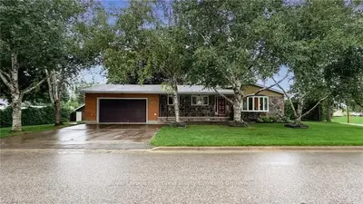 Detached in Central Huron