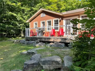 Detached in Lake of Bays