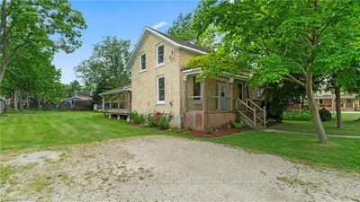 Detached in Minto