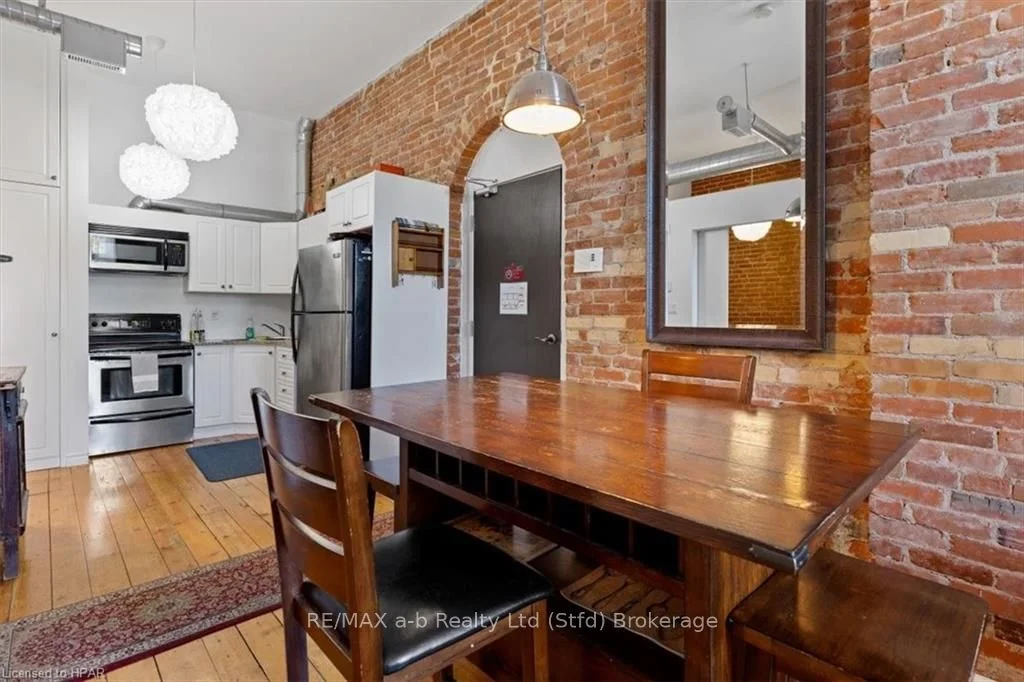 Condo Apartment in Stratford