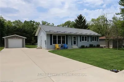 10147 Port Franks Estate Drive, Lambton Shores, On N0m 2l0
