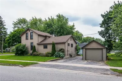 Detached in Huron East