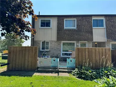 Condo Townhouse in Minto