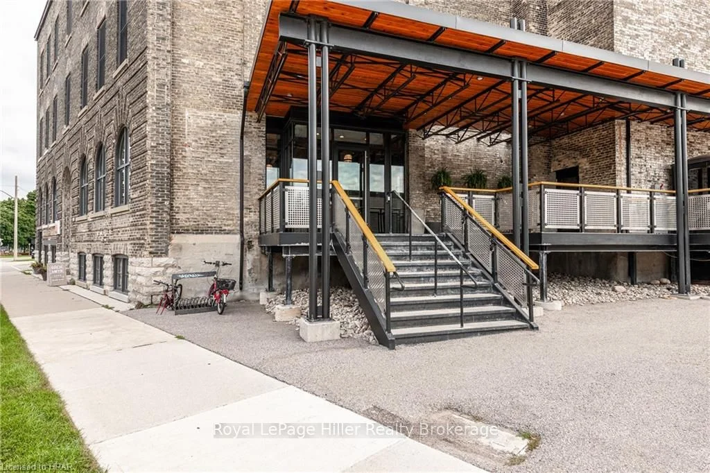 Condo Apartment in Stratford