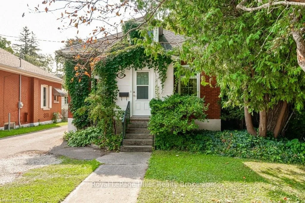 Detached in Stratford