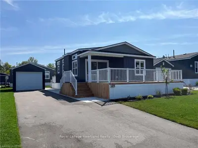Detached in Bluewater