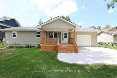 8328 Burwell Road, Lambton Shores, On N0m 1t0