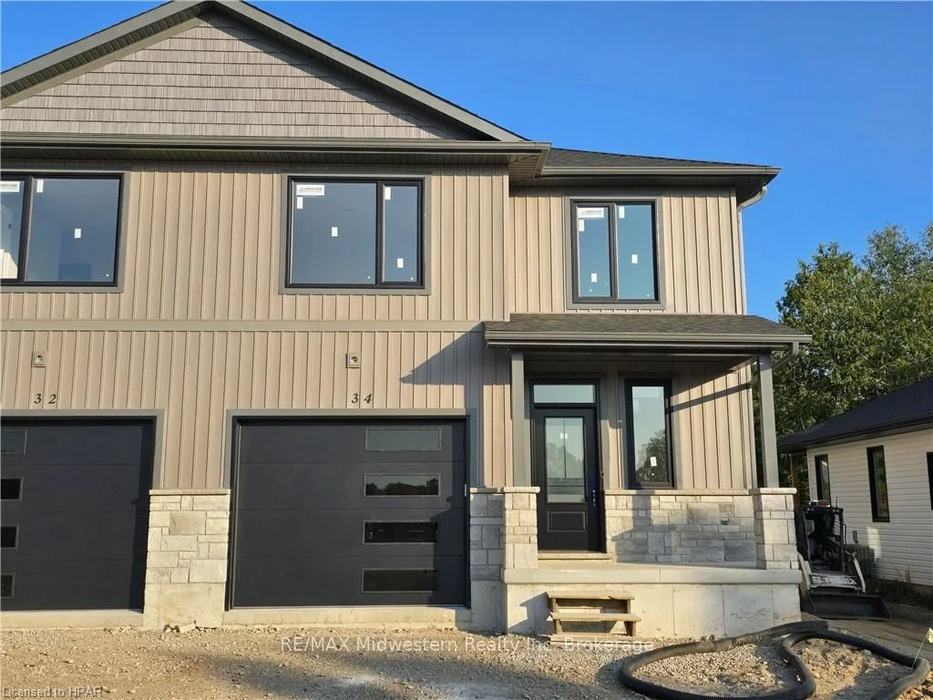 Att/Row/Townhouse in Huron East
