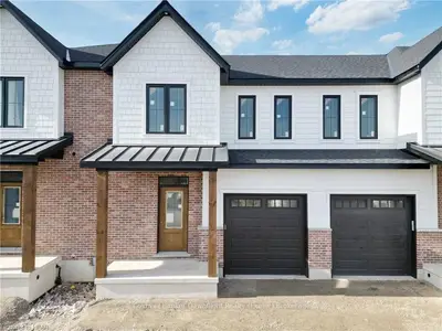 Att/Row/Townhouse in Lucan Biddulph