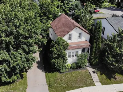 Detached in Woodstock