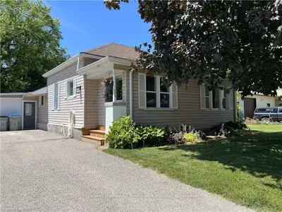 Detached in West Perth