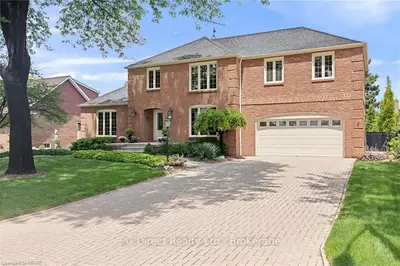 Detached in Lakeshore
