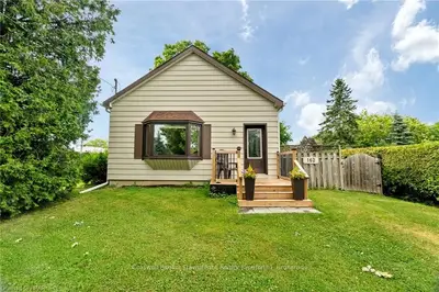 Detached in South Huron