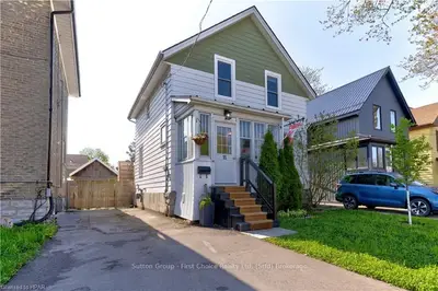 11 Mckenzie Street, Stratford, On N5a 2b5