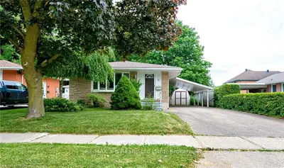 Detached in Stratford