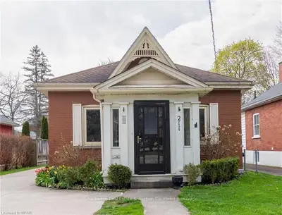 211 Mornington Street, Stratford, On N5a 5g4
