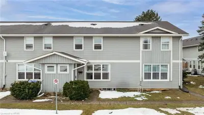 9 St Charles Street 9, Huron East, On N0m 1l0