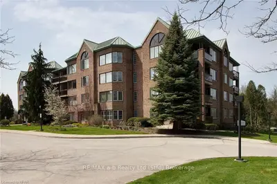 30 Front St Street 308, Stratford, On N5a 7s3
