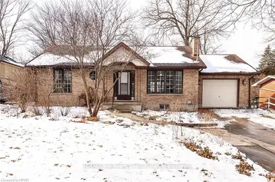 82 Ontario Street N, St. Marys, On N4x 1a1