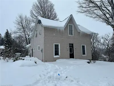 64 Victoria Street E, North Huron, On N0g 2w0