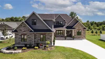 6 Fawn Creek Lane, Bluewater, On N0m 1g0