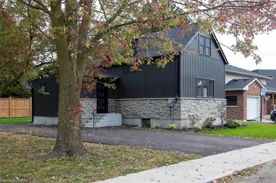 22 Cobourg Lane, Stratford, On N5a 1e7