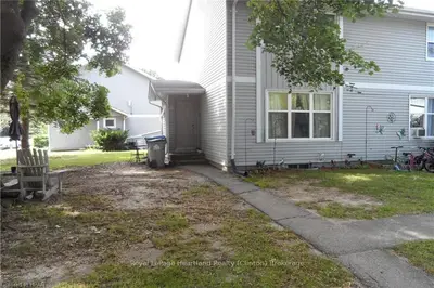 11 ST CHARLES Place 11, Huron East, ON N0M 1L0