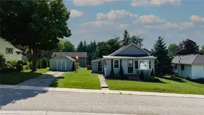 576 QUEEN Street, North Huron, ON N0M 1H0