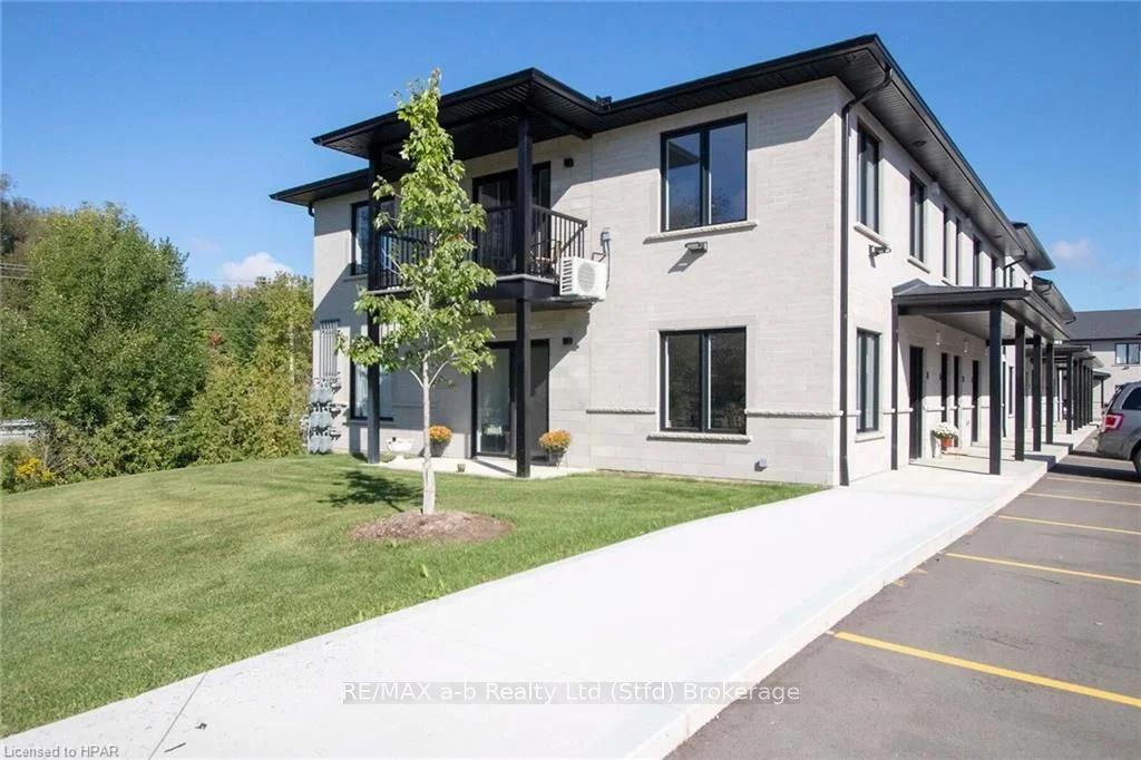 379 ROMEO Street N 16, Stratford, ON N5A 6S2