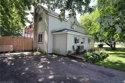 15 RAILWAY Street, Huron East, ON N0K 1W0
